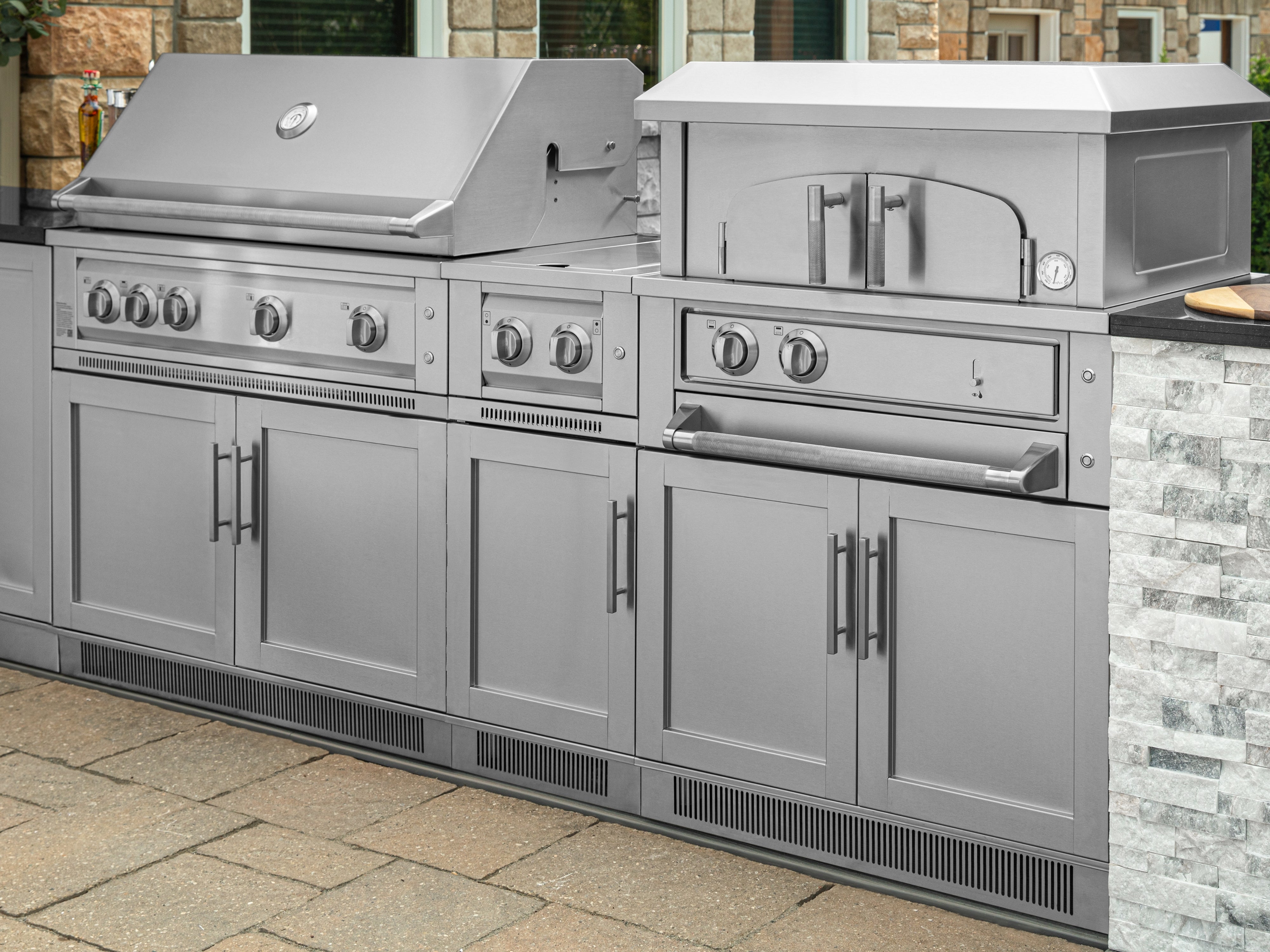 Outdoor Kitchen 33 in. Platinum Built-In Pizza Oven
