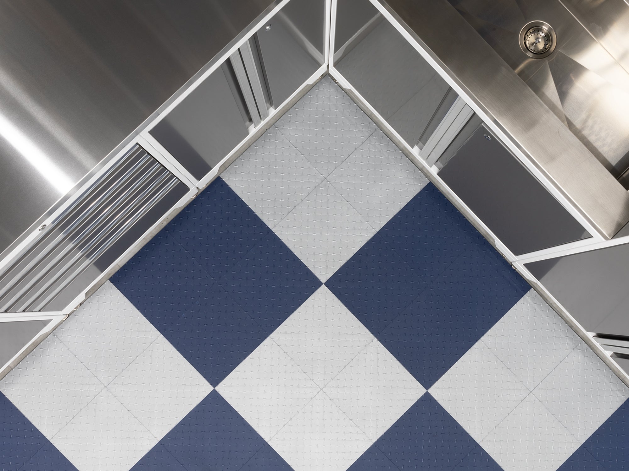 12in x 12in Diamond Plate Pattern Polypropylene Garage Flooring Tiles (48-Pack)