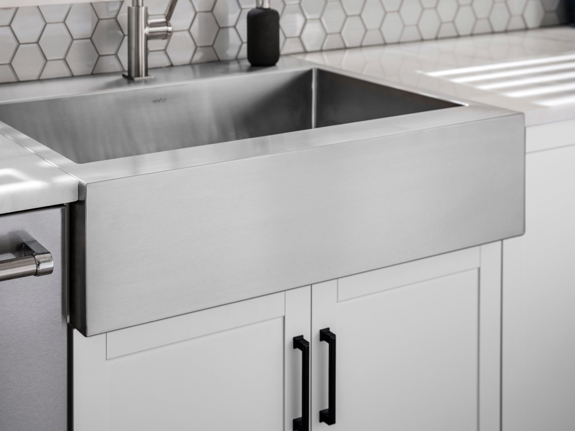 36 in. Farmhouse Sink with Classic Pull Down Faucet