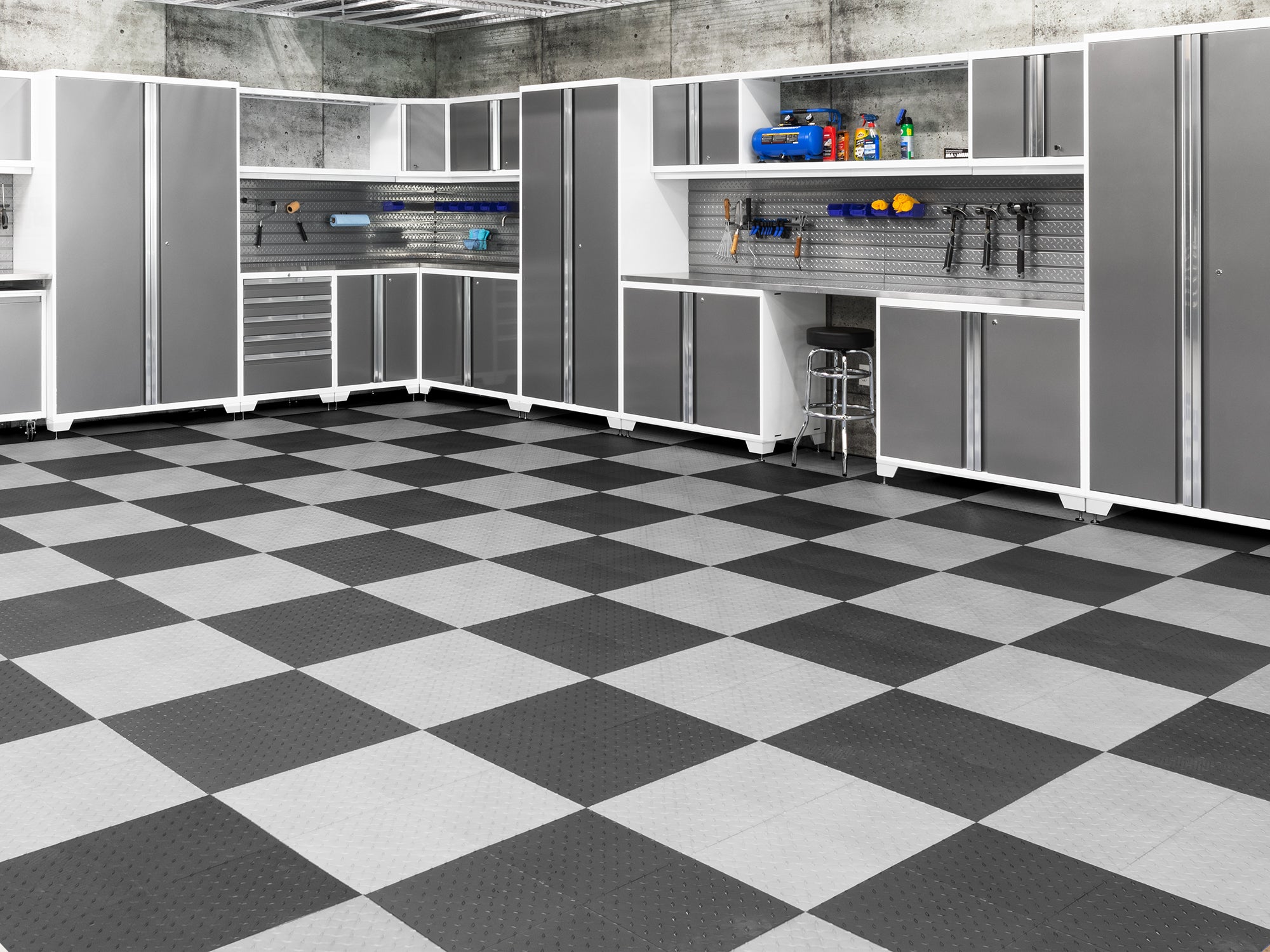 Diamond Pattern Polypropylene Garage Flooring Tiles 600 sq. ft. Checkered Pattern Flooring Bundle