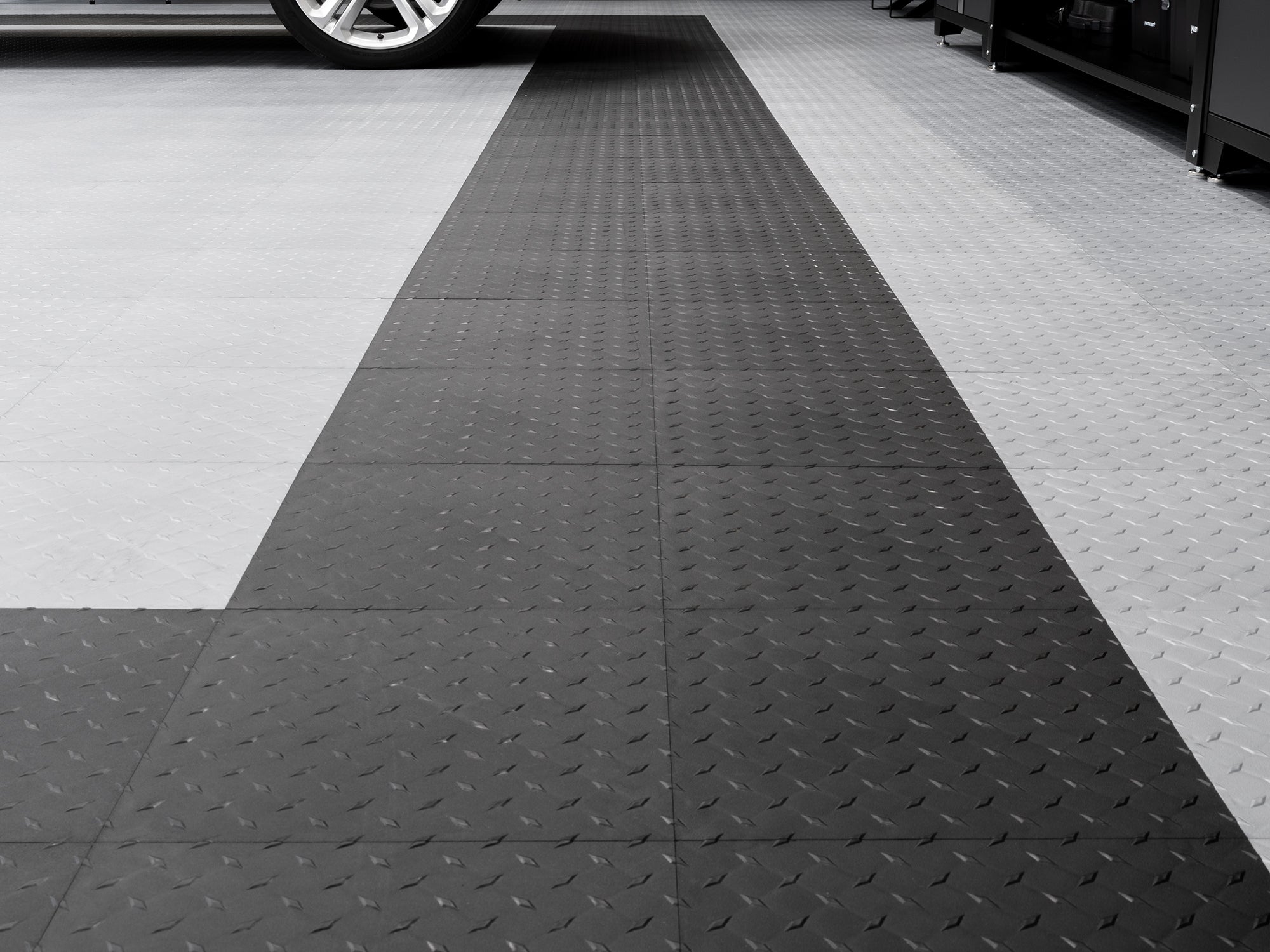 Diamond Pattern Polypropylene Garage Flooring Tiles 600 sq. ft. Checkered Pattern Flooring Bundle