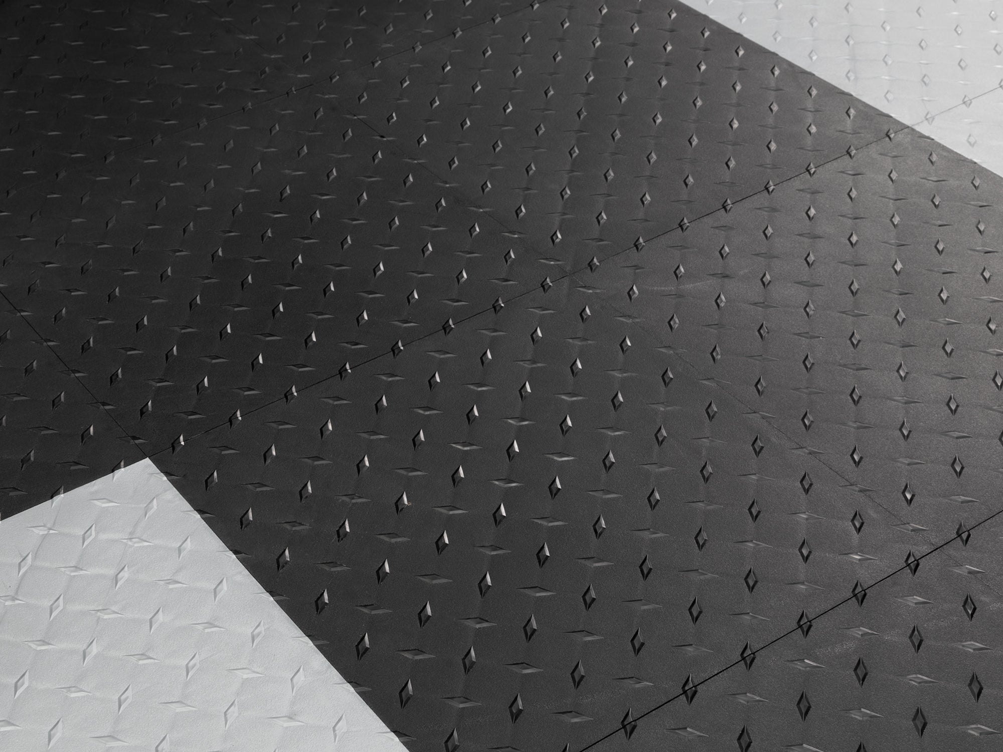 Diamond Pattern Polypropylene Garage Flooring Tiles 600 sq. ft. Checkered Pattern Flooring Bundle