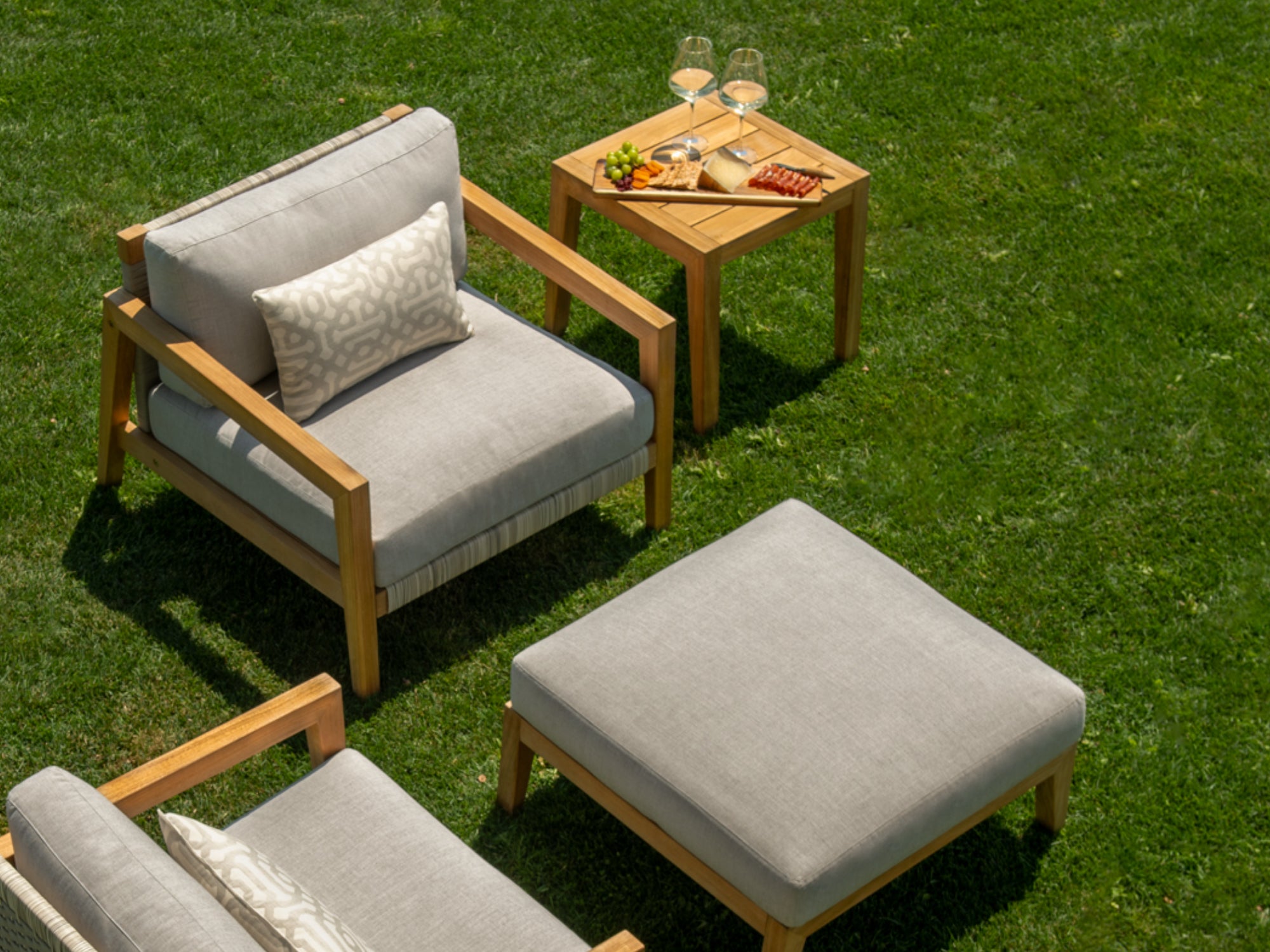 Lakeside 7 Seater Chat Set with Coffee Table, Side Table and Umbrella