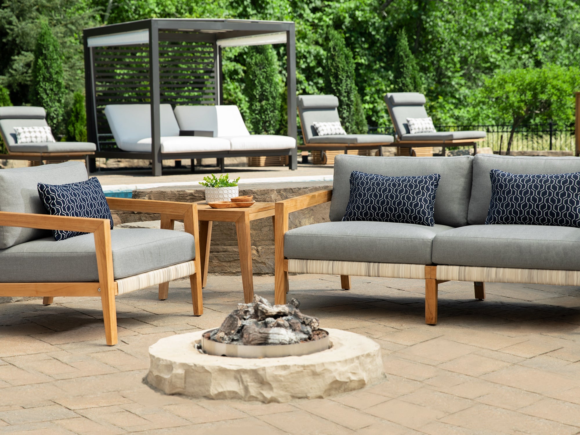 Lakeside 7 Seater Chat Set with Coffee Table, Side Table and Umbrella