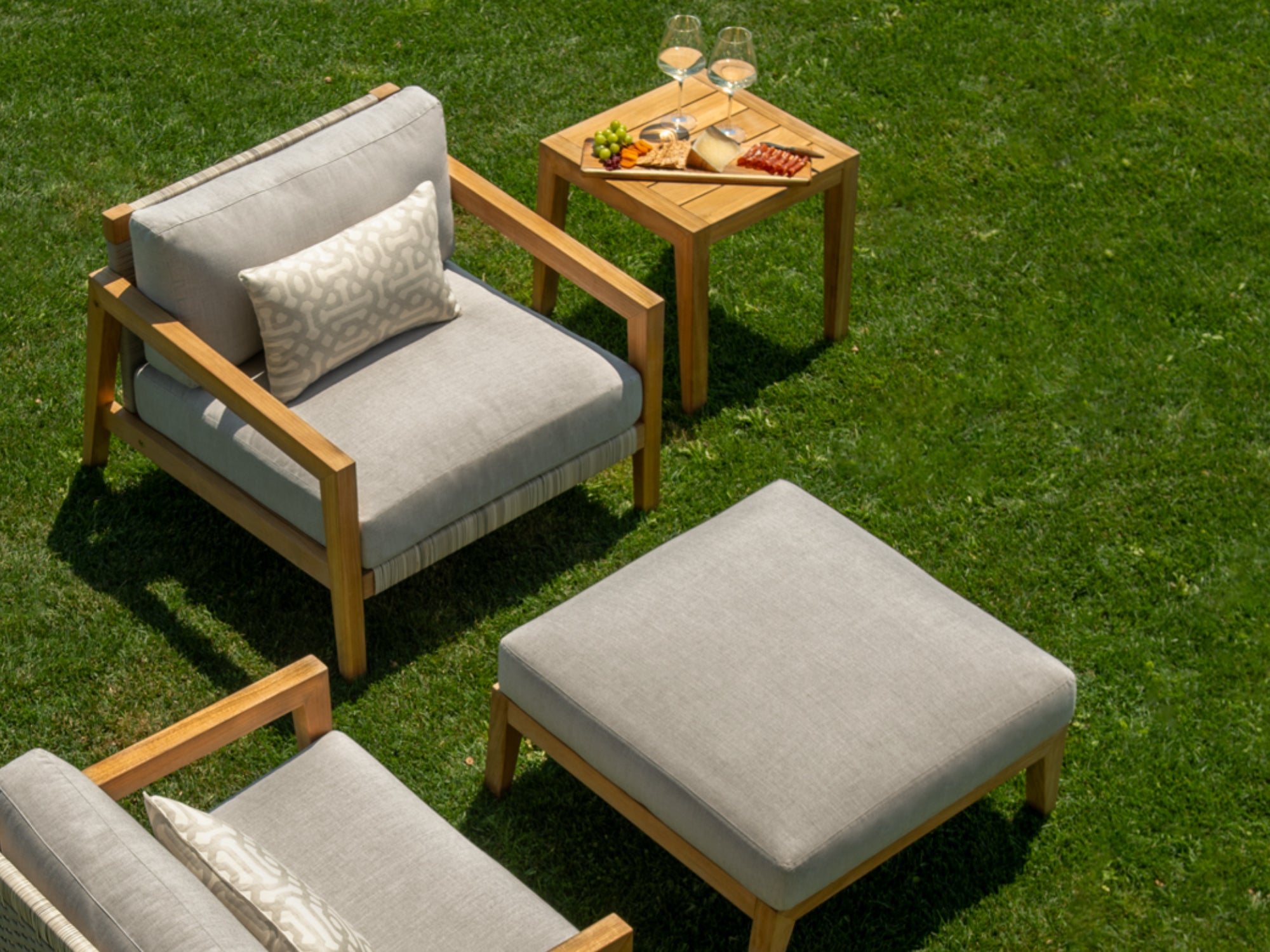 Lakeside 7 Seater Chat Set with Coffee Table, Side Table and Umbrella